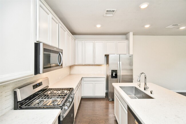 Building Photo - 18225 Crystal Knoll Dr
