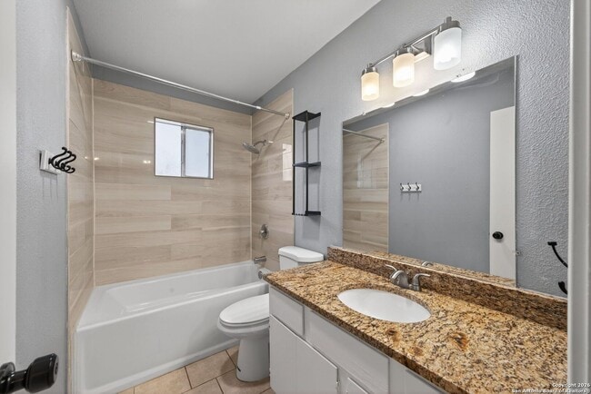 Building Photo - 2415 Moss Terrace
