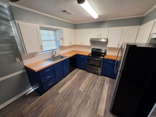 Building Photo - 74 Pond St