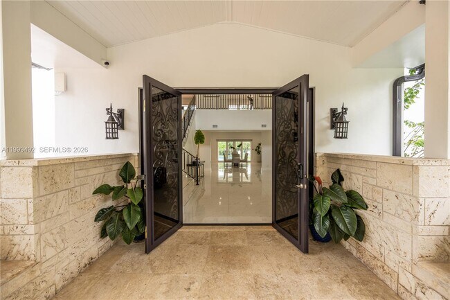 Building Photo - 7125 Los Pinos Blvd