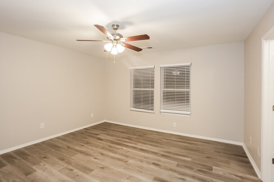 Building Photo - 4611 Meadowfield Rd