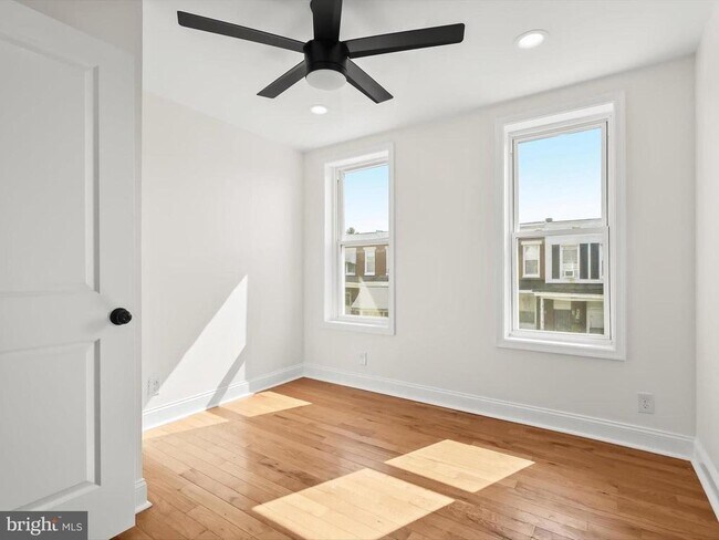 Building Photo - 404 N Robinson St