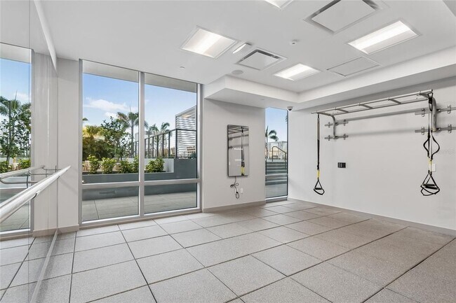 Building Photo - 400 Central Ave