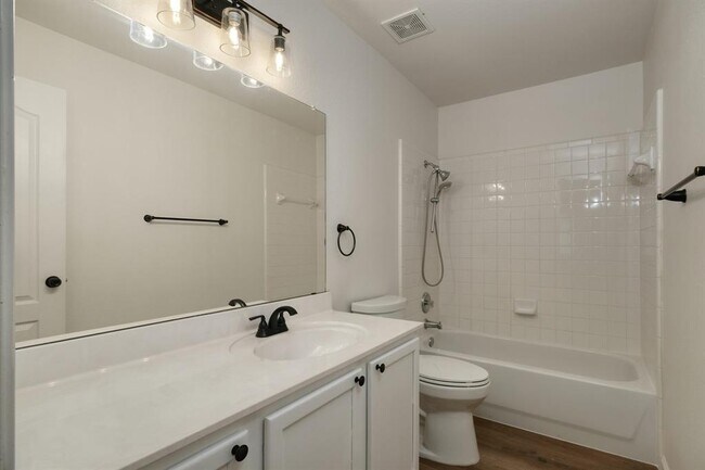 Building Photo - 2016 Horizon Park Blvd