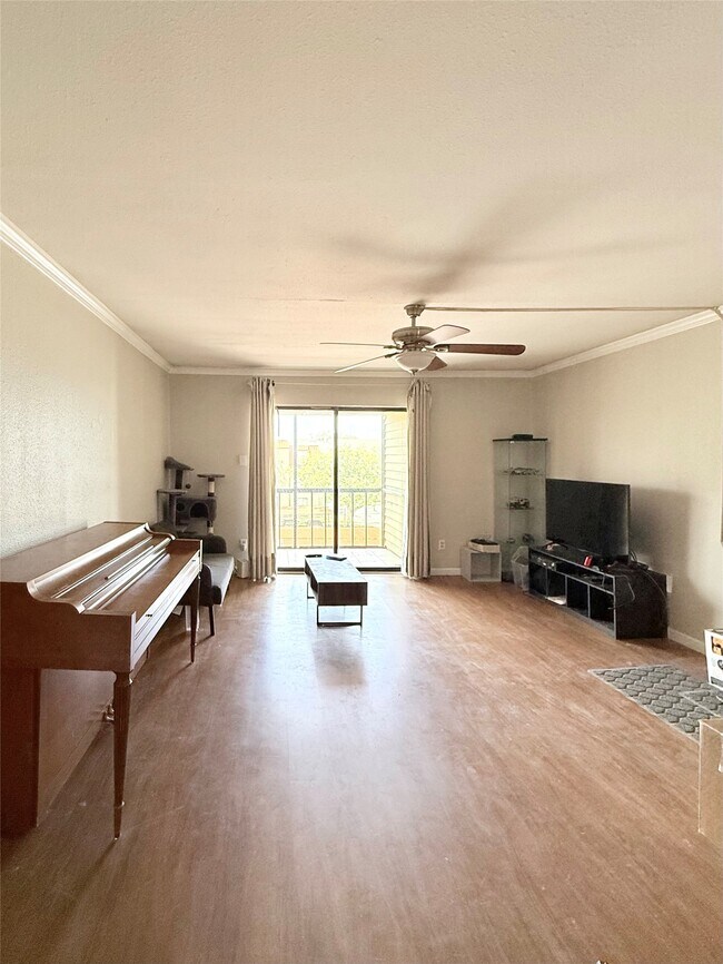 Building Photo - 10110 Forum W Dr