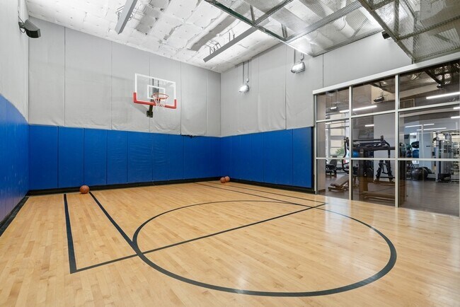 Building Photo - 545 N Dearborn St