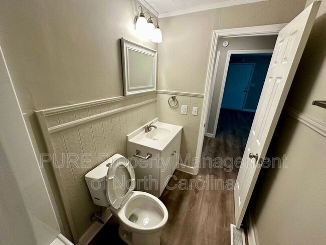 Building Photo - 221 Bookington Dr