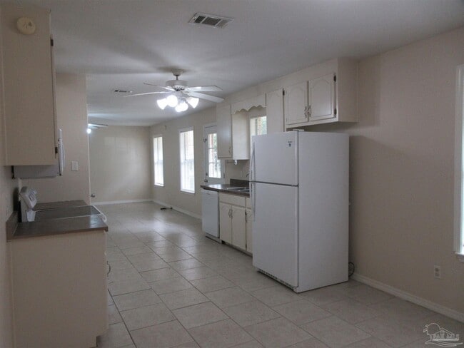 Building Photo - 4738 Live Oak Ln