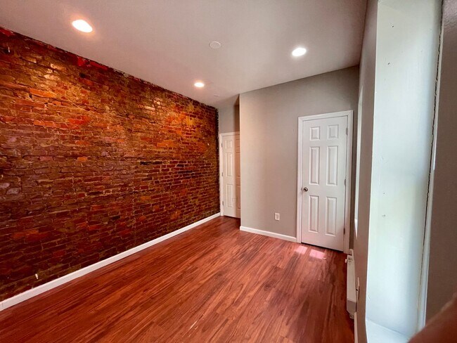 Building Photo - 3451 Braddock St