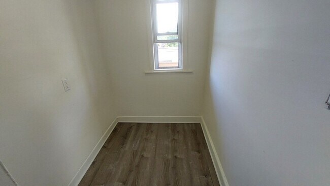 Building Photo - 7 Topliff St