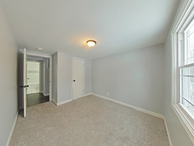 Building Photo - 19136 W Jacquie Ave