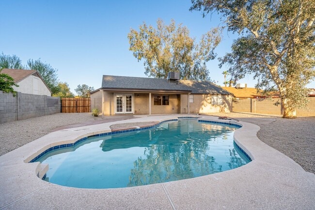 Building Photo - 3 bedroom Home with Pool and Spa