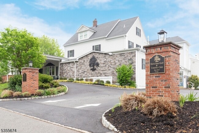 Building Photo - 200 Plainfield Rd