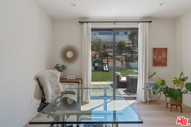 Building Photo - 5265 Dahlia Dr