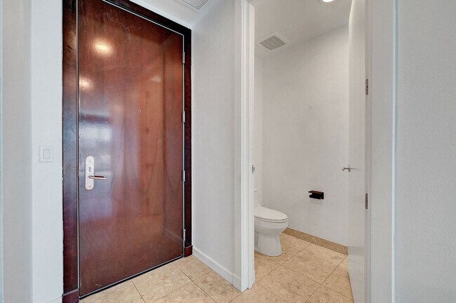 Building Photo - Panorama Towers Unit 602