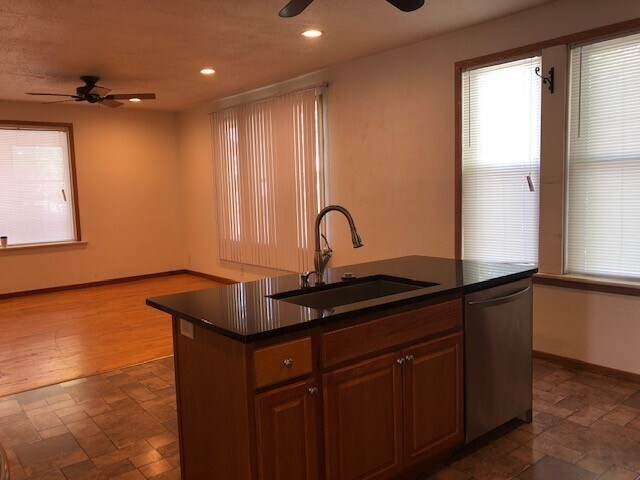 Building Photo - 1204 S Jefferson St