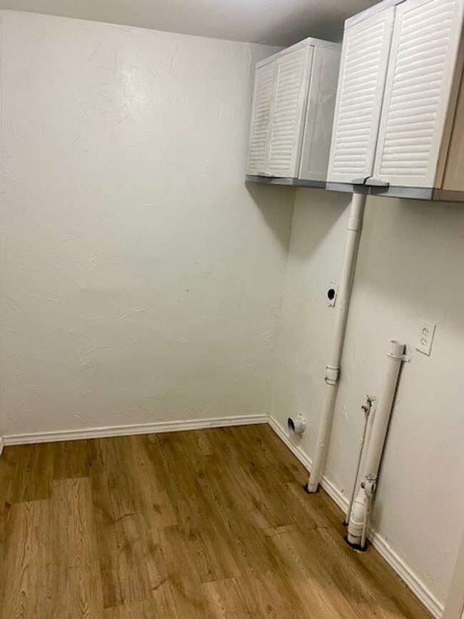 Building Photo - Charming Home located in the center of town!