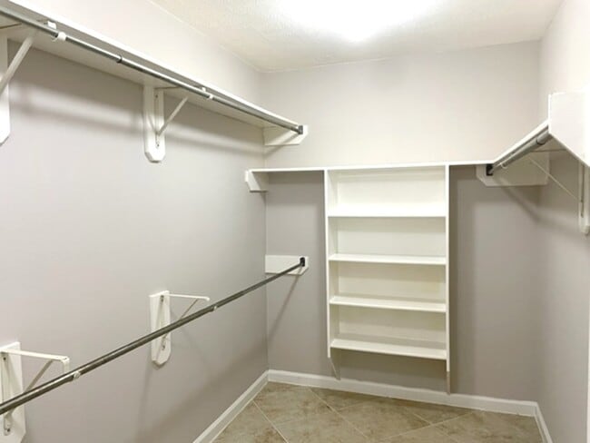 Building Photo - 7114 Glen Rosa Dr