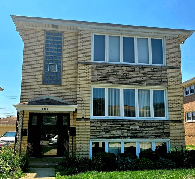 Building Photo - 8465 W Berwyn Ave
