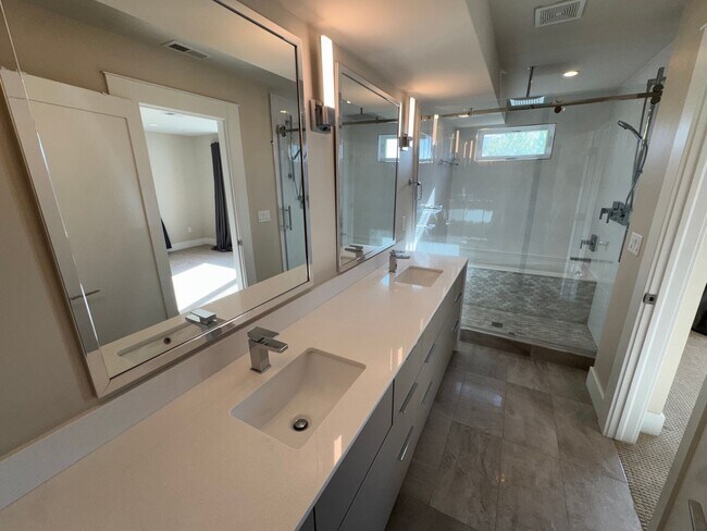 Building Photo - Perfect Sloan Lake Home with all the features and great views