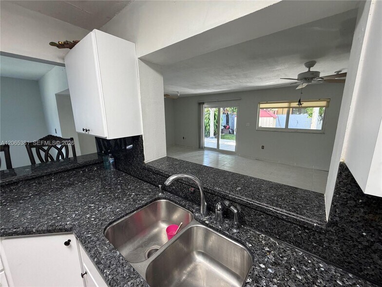 Building Photo - 3613 SW 112th Pl