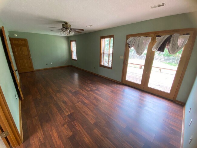 Building Photo - Gorgeous 3 Bedroom Home in South Columbia