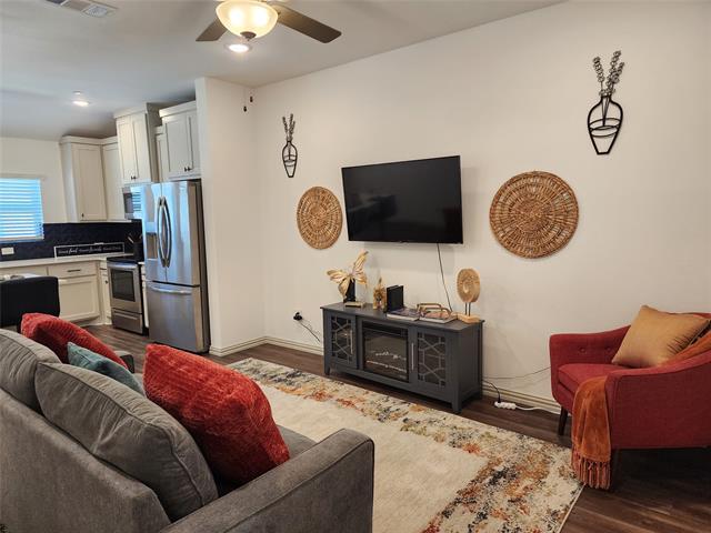 Building Photo - 4704 Haltom Rd