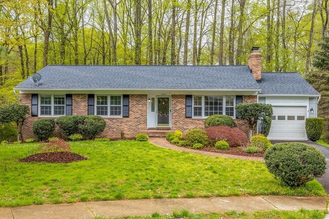 Building Photo - 3303 Spring Lake Ct