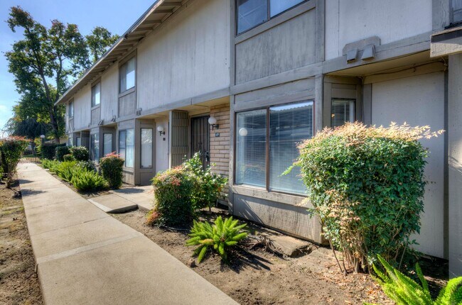 Building Photo - 4676 E Alamos Ave