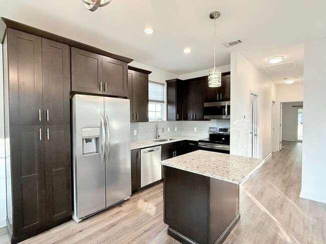 Building Photo - 500 N D St