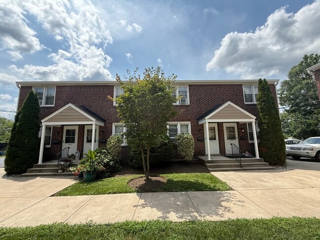 Building Photo - 3526 Rhoads Ave