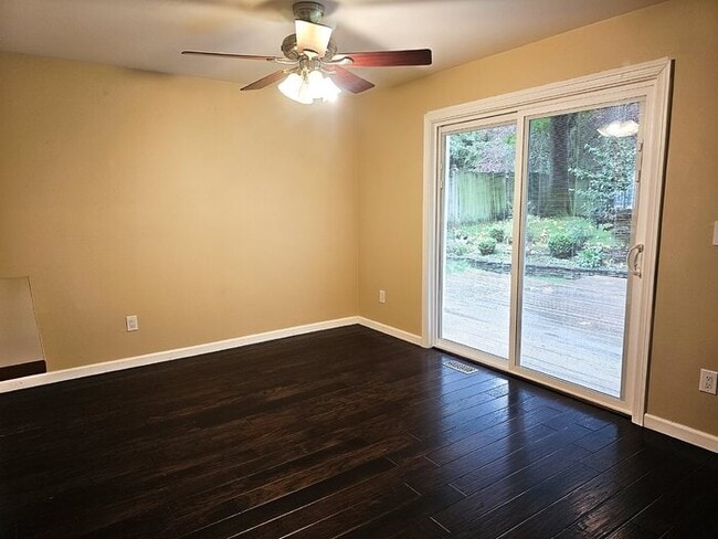 Building Photo - Townhome in Fin Hill- 2 Large Master Bedrooms, 2 Car Garage, Fully Fenced Yard, AC