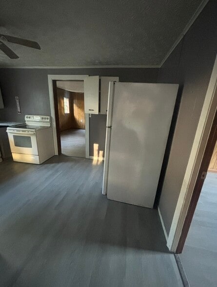 Building Photo - 135 Rice St