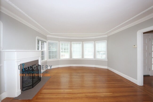 Building Photo - Upper Rockridge 3 Bedroom Home