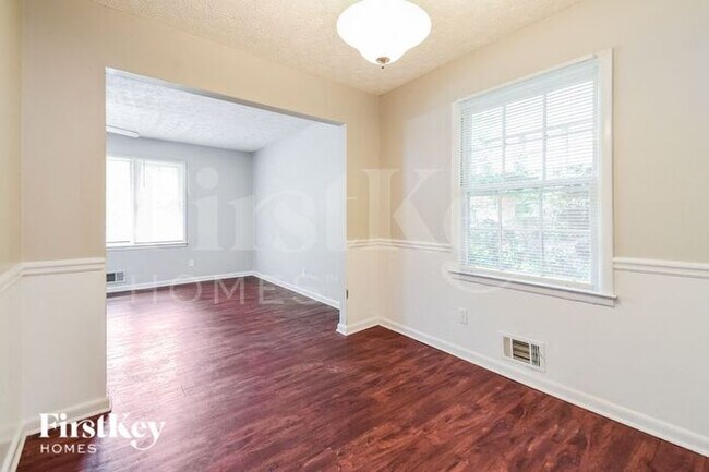 Building Photo - 5674 Sandhurst Dr