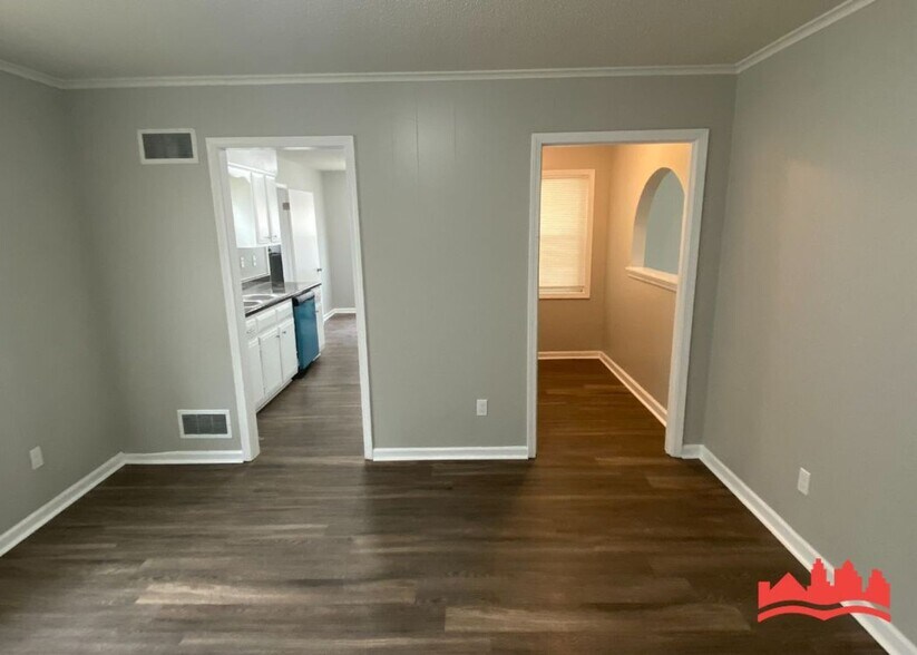 Building Photo - 5303 Villa Del Rey Dr
