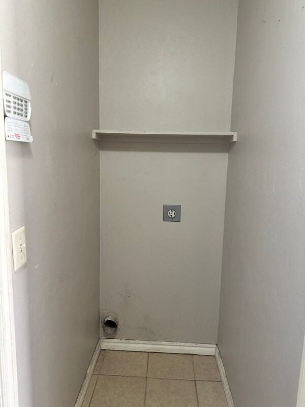 Building Photo - 2614 Silvertree Dr