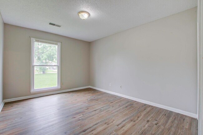 Building Photo - 5156 Scarsdale Ave