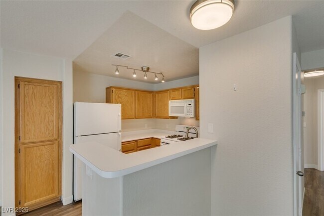 Building Photo - 350 S Durango Dr