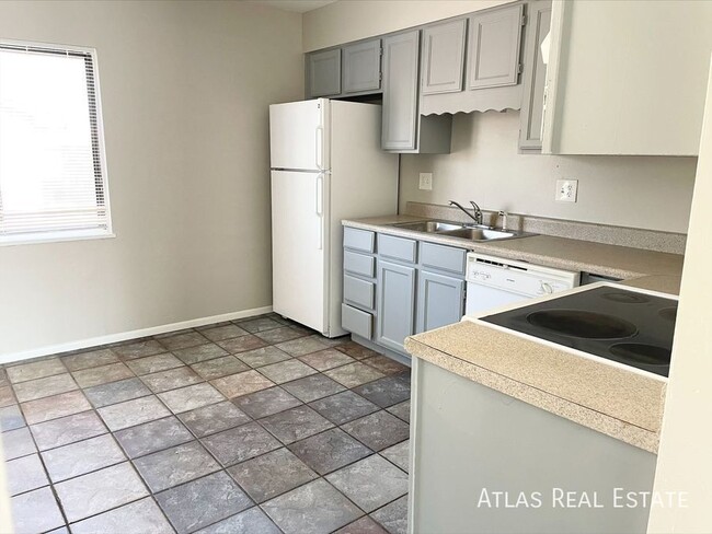 Building Photo - Free 50" TV- Look and Lease! Renovated 2-B...