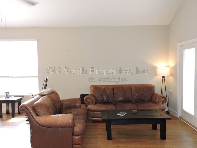 Building Photo - 5643 Vendome Ct