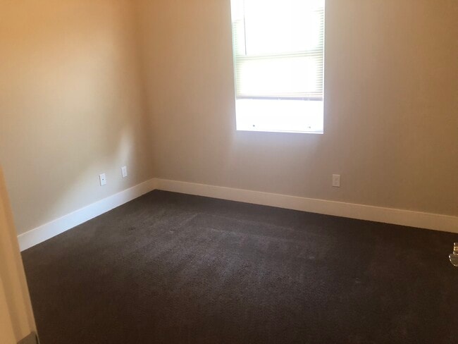 Building Photo - 28 Lipton Way