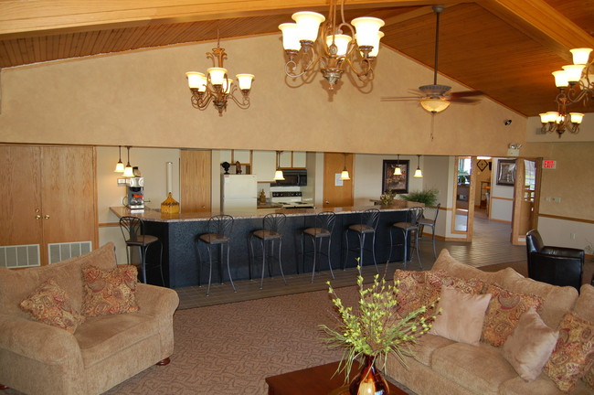 Clubhouse Breakfast Bar - Water Dance Apartments