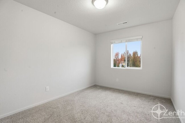 Building Photo - 11726 NE 23rd St