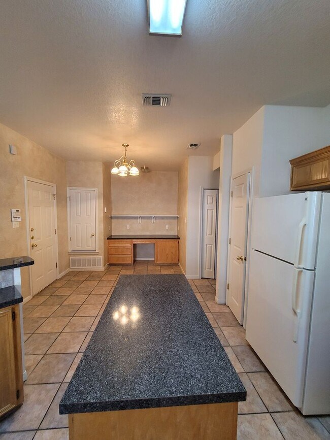 Building Photo - 3601 Dustin Ct