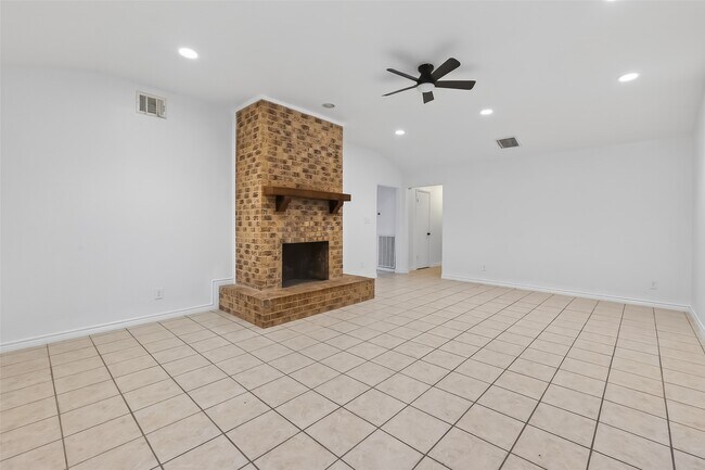 Building Photo - 15353 Arrowhead Bend