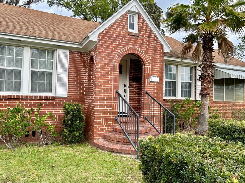 All Utilities,Wifi, Lawn and Pest Control are Included - 5101 Blackburn St