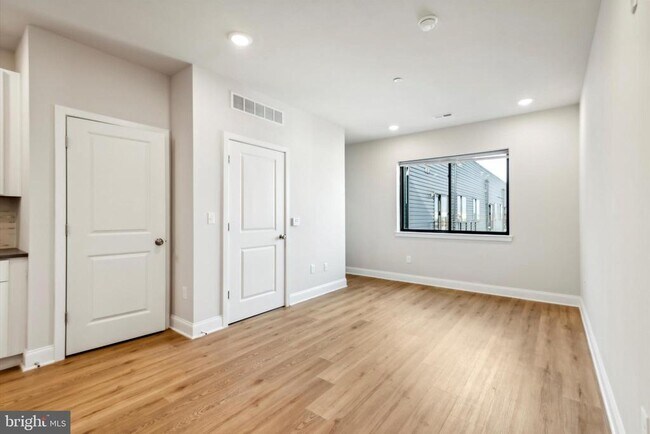 Building Photo - 2157 E Lehigh Ave