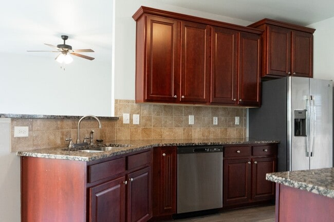 Building Photo - 2624 Leland Dr