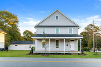 Building Photo - Charming 3 Bedroom